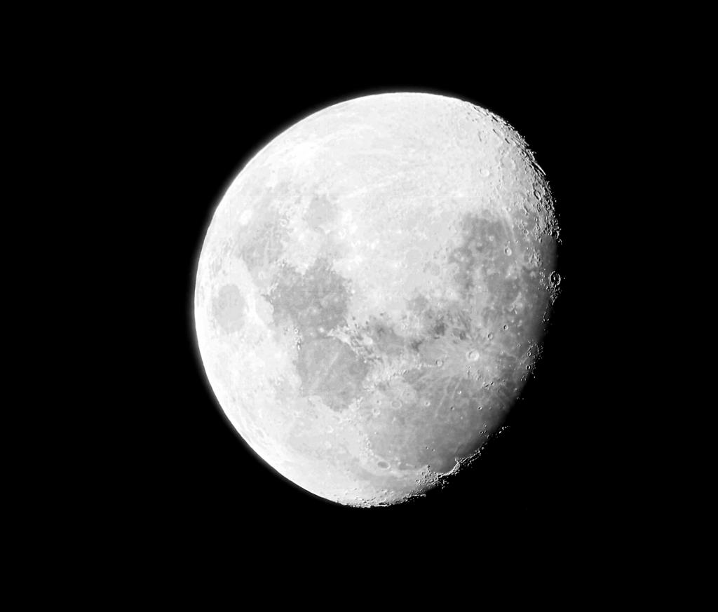 Imagen de la luna con un telescopio